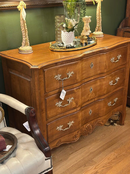VINTAGE ETHAN ALLEN LEGACY COLLECTION SERPENTINE CHEST, 44"W x 18 1/2"D x 34 1/4"H IN STORE PICKUP