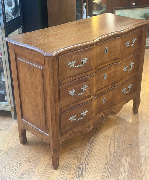 VINTAGE ETHAN ALLEN LEGACY COLLECTION SERPENTINE CHEST, 44"W x 18 1/2"D x 34 1/4"H IN STORE PICKUP