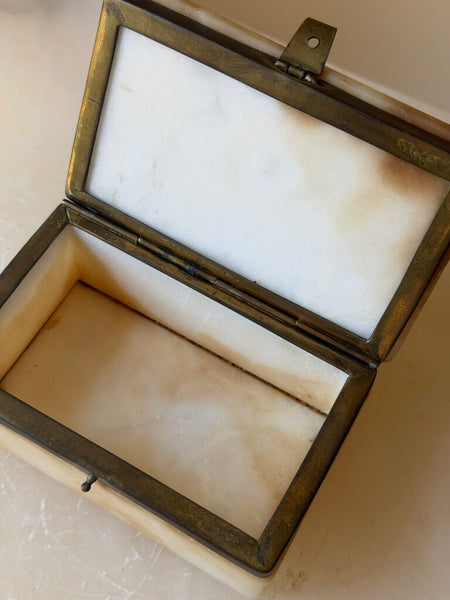 1683 Beige Alabaster Box