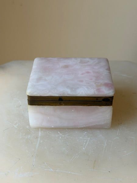 1684 Pink alabaster box