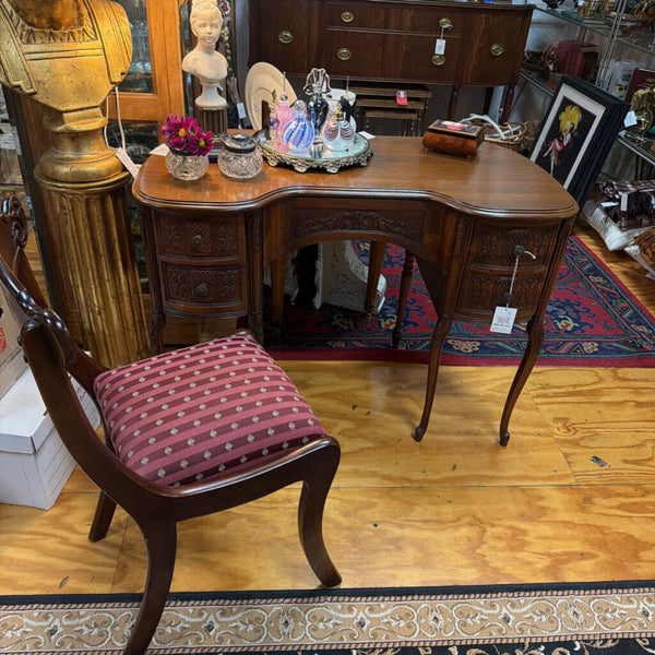 Vint Wood Kidney Desk/Vanity w/Chair 41x 30x 22" In Store Pick Up Only
