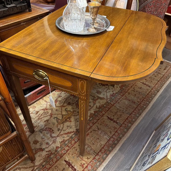 Vintage Henredon Dropleaf Table 38"X32"X29"(open) 20"X32"X29"(closed) instore pickup only