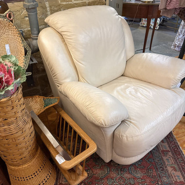 Italian white leather comfy lounge chair mfg Natuzzi in store pick up only