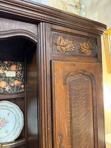 French Provincial Louis XV style Solid carved oak Buffet Hutch w/ KEY