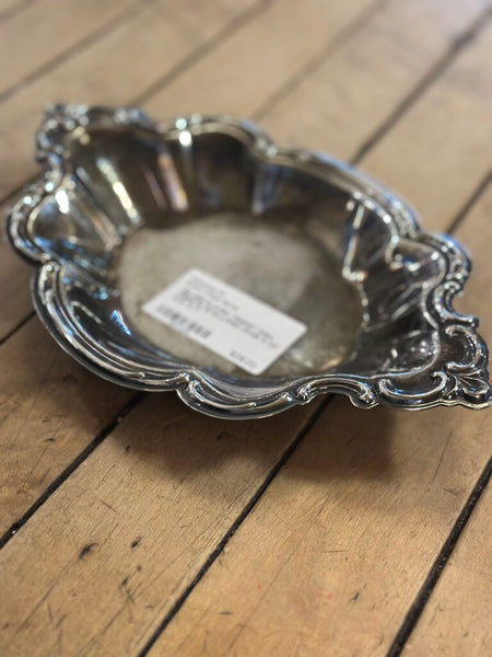 SILVER PLATED TRINKET DISH, ORNATE SCALLOPED EDGE 9 1/2" X 6" X 1"
