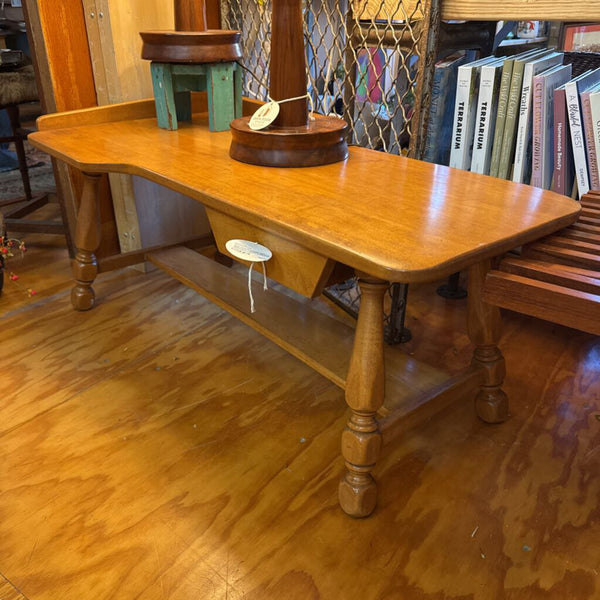 Early American cobblers bench style coffee table maple with small drawer Nancy meyers aesthetic (in store pick up only)