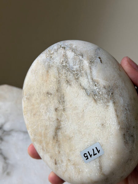 1715 Oval Alabaster Box