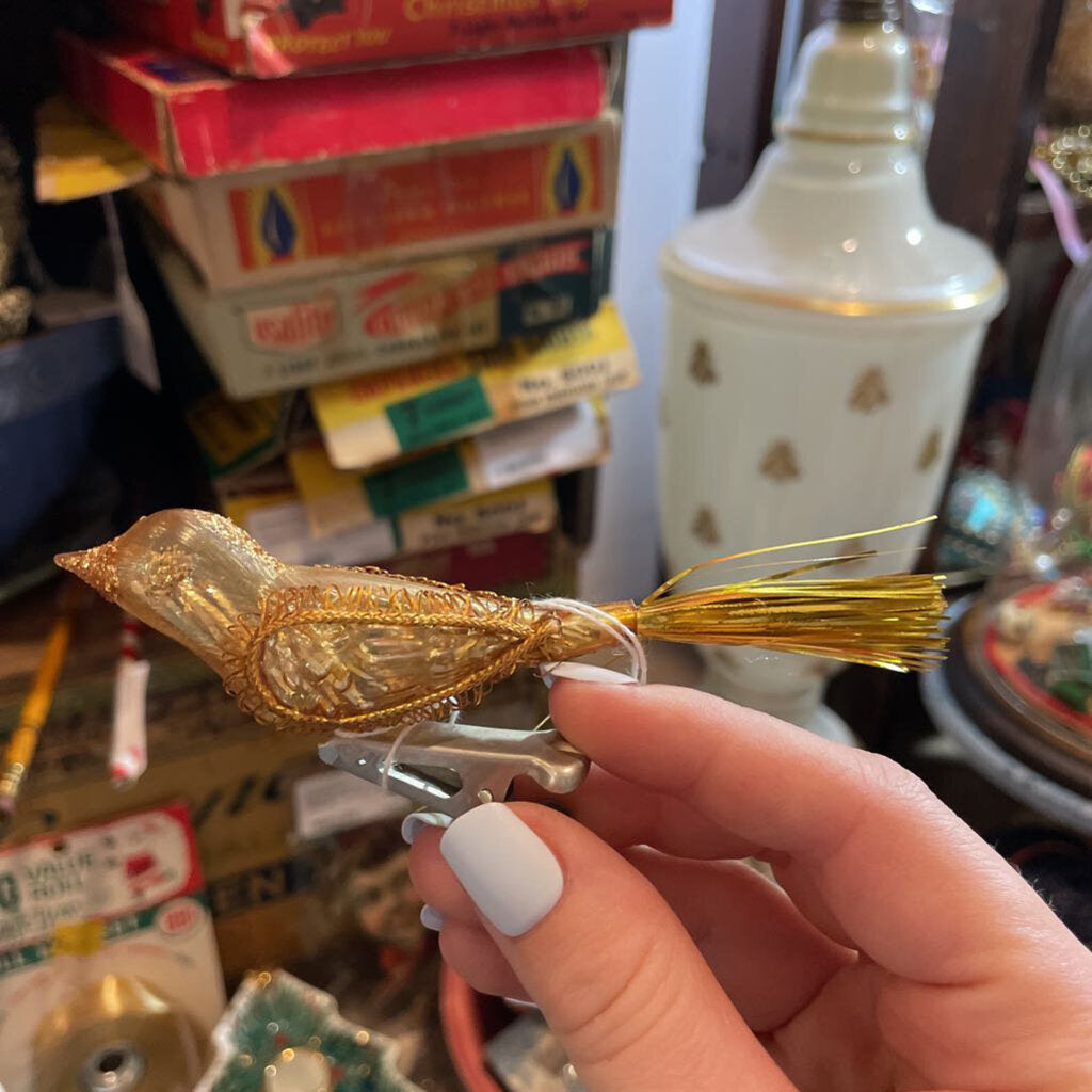 pretty vintage bird clip