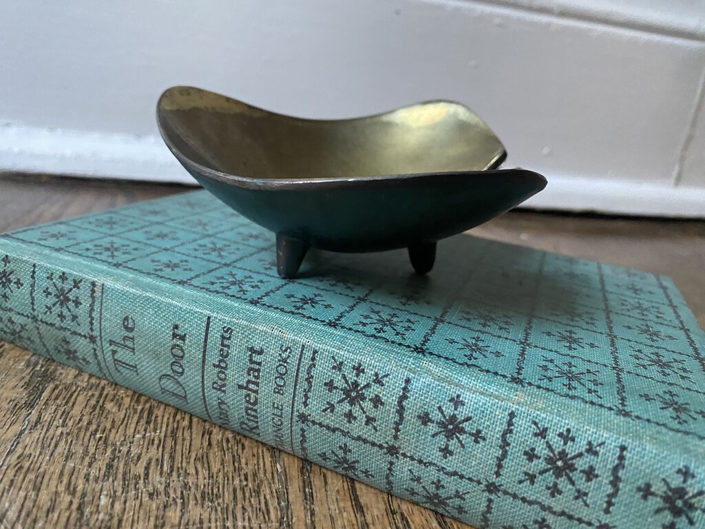 Metal Dish / Ashtray W1092