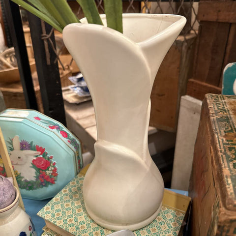 Vintage Haegar white vase as found 10 in